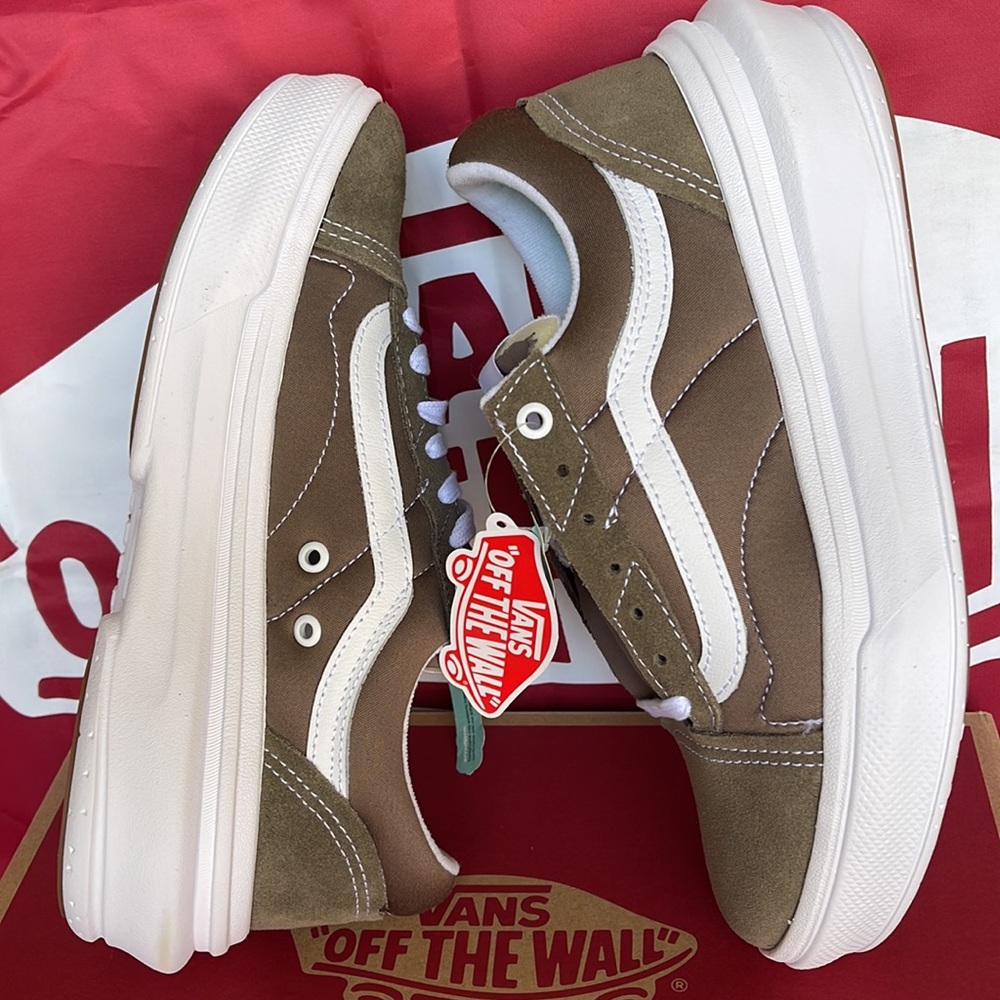Vans Men’s Old Skool Over
Walnut
VN0A7Q5E1NU
platforms - sneakers - Picture 12 of 16